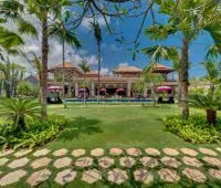 Villa Sayang d'Amour, Gran Jardín